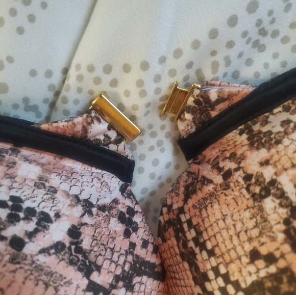 Victoria Secret front clasp push-up-never worn - Picture 5 of 5